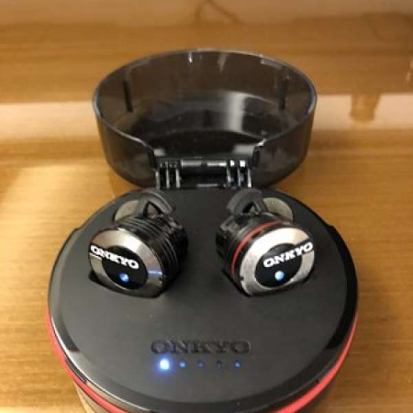 80% new Onkyo w800BT 耳機