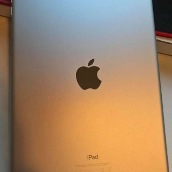 99%新 9.7" iPad Wi-Fi 32GB 銀色