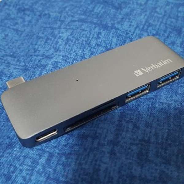 95% New Verbatim Type C USB Hub Card Reader Macbook