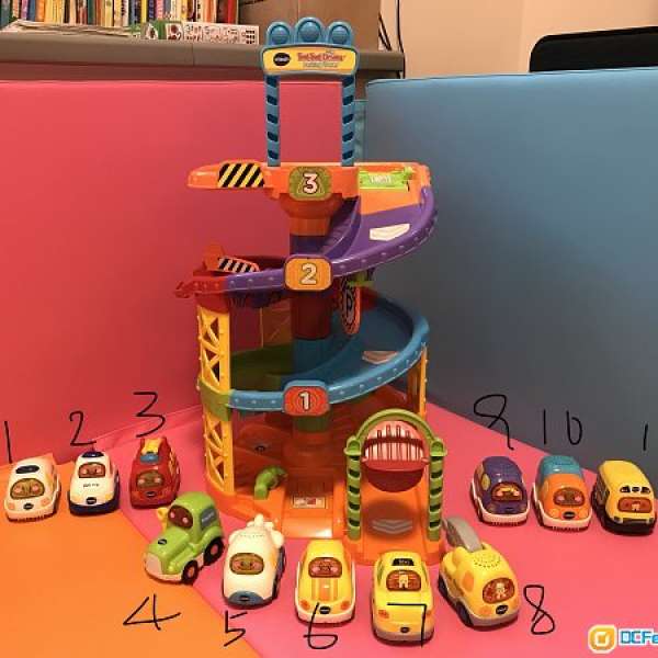 Vtech Toot-toot Drivers Parking Tower 連11架車仔