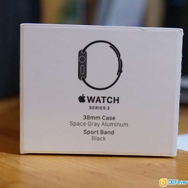 全新 Apple Watch Series 3 (S3) 太空灰配黑色運動錶帶
