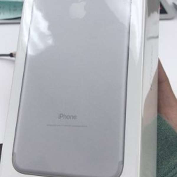 100% 全新未拆封New iPhone 7 Plus 128GB (silver)