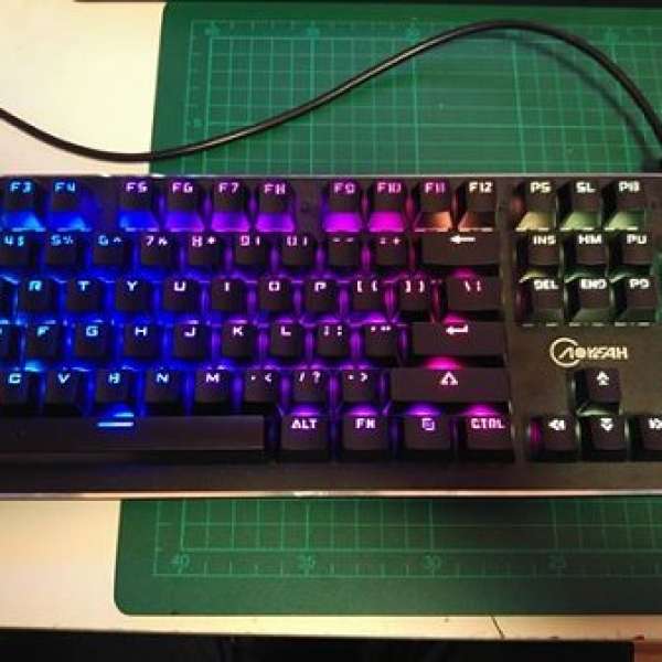 機械鍵盤 104鍵 RGB全彩 青軸