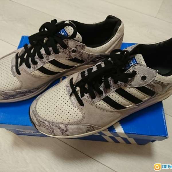 Addidas 鞋