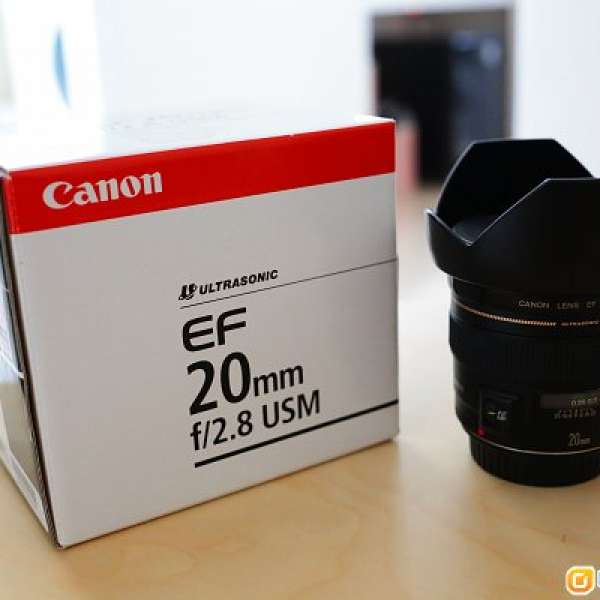 99% New Canon EF 20mm 2.8 USM 跟原廠Hood (剛過保、齊盒)