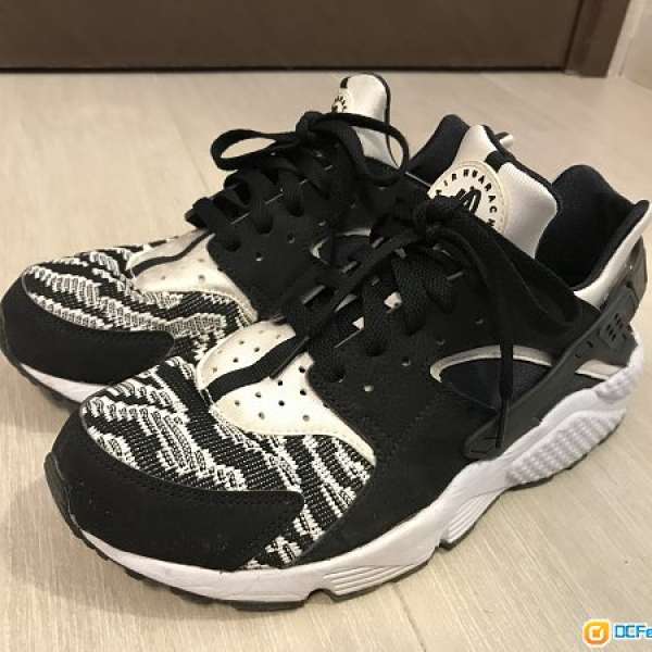 九成新 男裝  US 8.5 Nike 黑白 huarache 夏娃池 (Not ultra boost, puma)