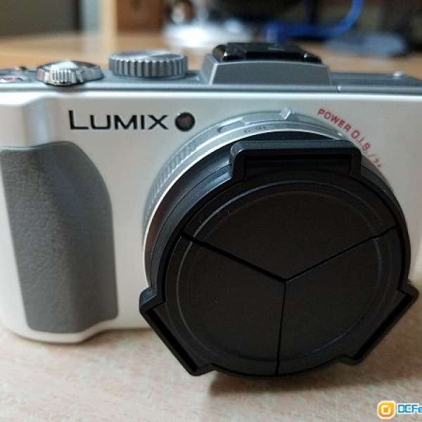 Lumix LX5 九成新兩電有盒有光碟及原廠充電器