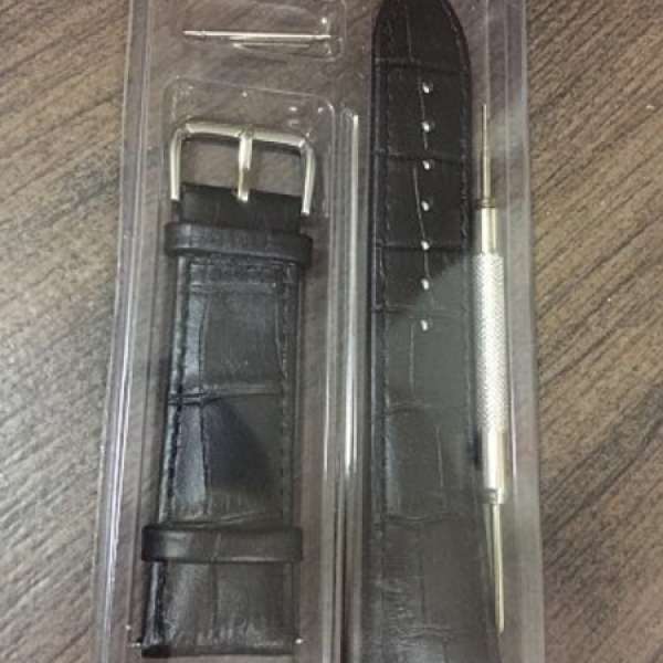 全新黑色錶帶連工具， 22 mm