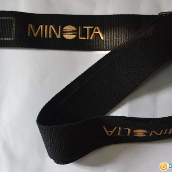 中古Minolta 相機帶 黑底鏽金 9成新, 有兩金屬扣可較長短.