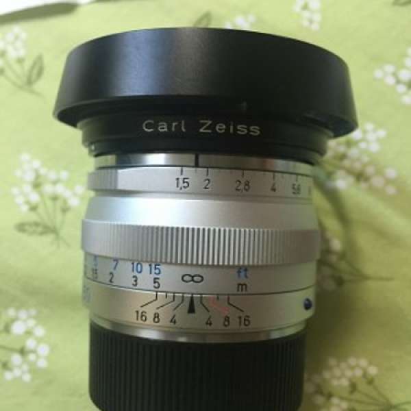 Carl Zeiss C Sonnar 50mm F1.5 ZM with hood