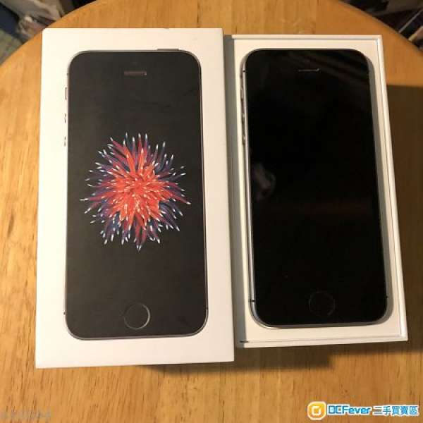 iPhone se 32gb black, full package 買左唔夠兩個月