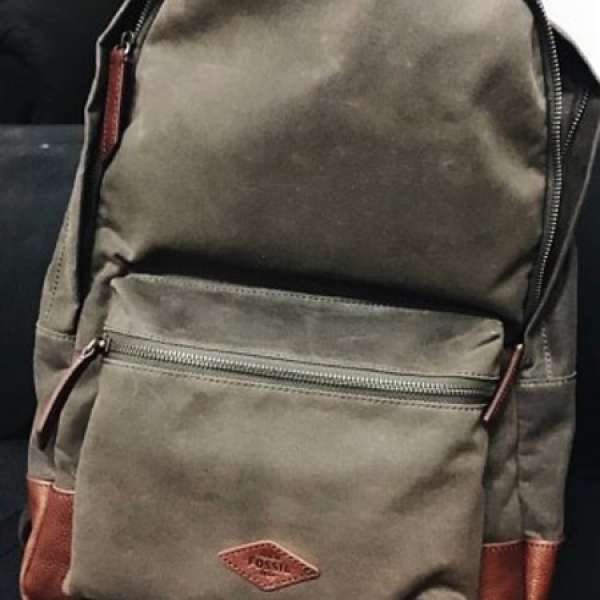 Fossil*** 真皮底+肩帶撞色olive 休閒backpack---99新