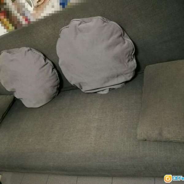 Ikea三座位 梳化 沙發 送兩個大 cushion