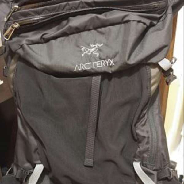 ARCTERYX Axios 35