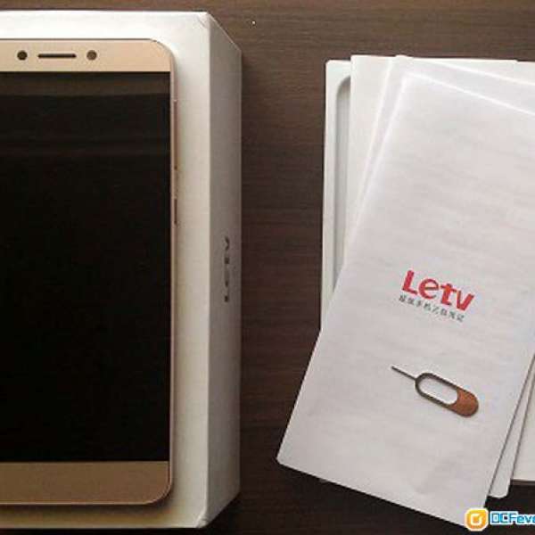 樂視 LeEco 1S金色手機 smart phone, 雙卡雙待全網通4g, 32GB Rom, 3GB Ram. 全套有...