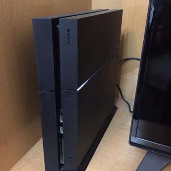 放PS4 PlayStation 4 1TB 黑色 (CUH-1206B-B01) 連Star Wars 手制+直立架