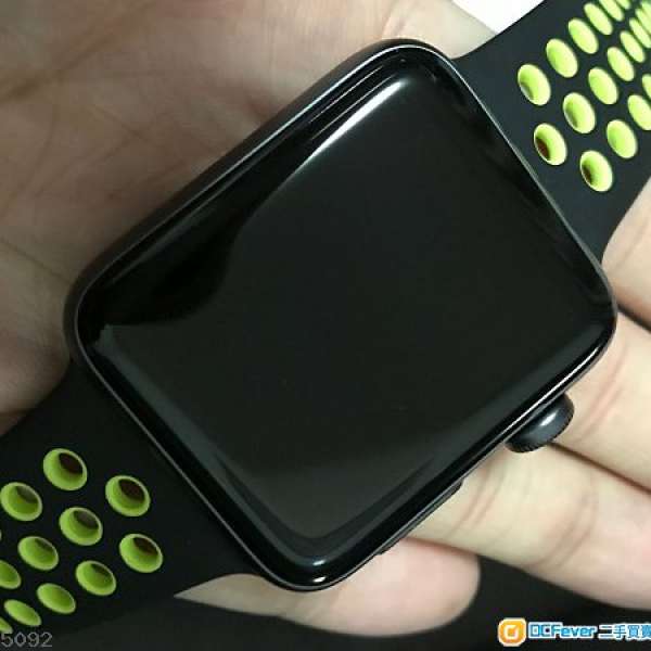 99.9% New Apple Nike Watch 42mm 黑色配螢光黃色運動錶﻿帶