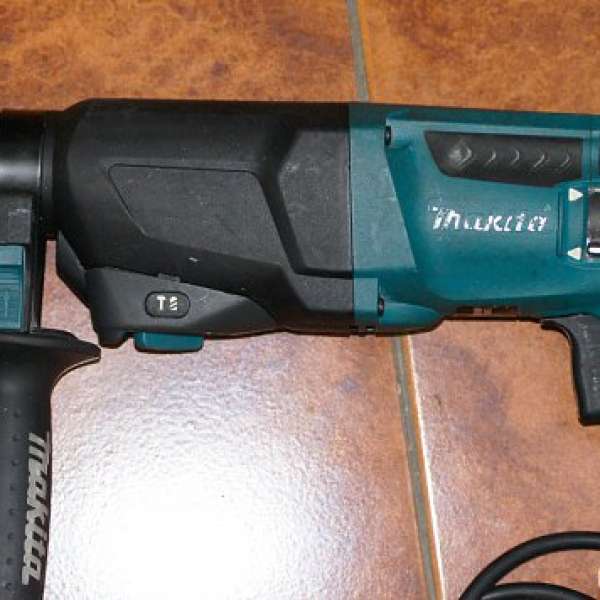 Makita HR2610 多功能電鑽 (平鑽 + 錘鑽 + 電鑽)