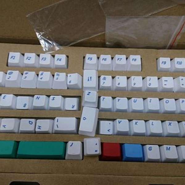 IKBC 茶軸 F104  104 key 連全新白色鍵帽