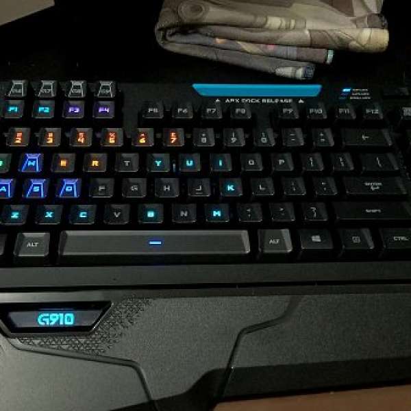 機械鍵盤 Logitech G910 歐姆龍軸