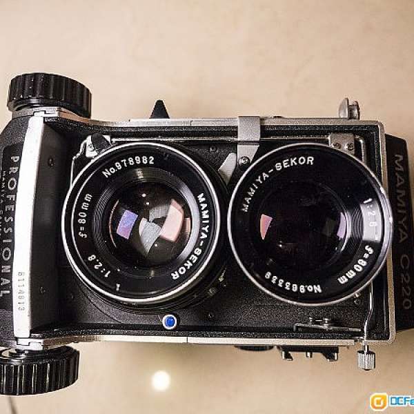 mamiya c220 with 80mm f2.8 blue dot fully functional