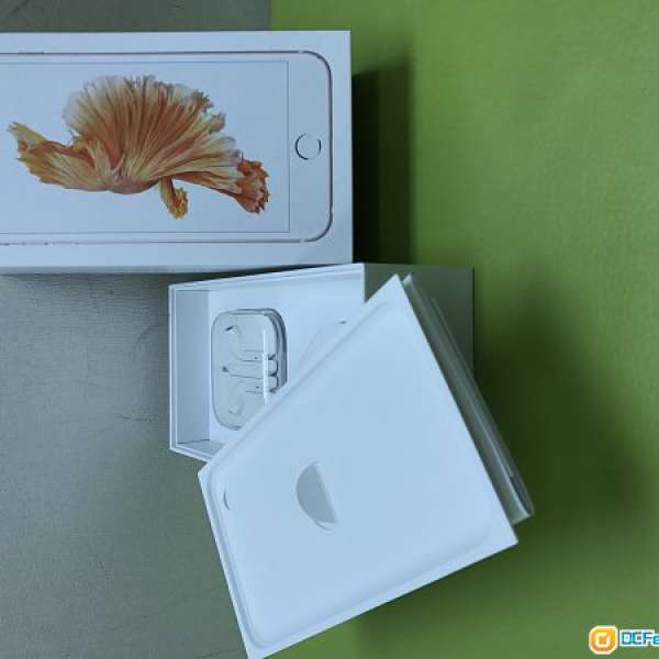 出售 全新 Apple iPhone 6s Plus 原裝盒連整套配件 (唔包手機)