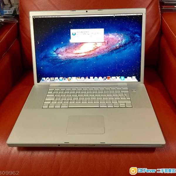 MacBook Pro 17寸屏幕，Core 2 Duo 2.33 GHZ, 4GB内荐，320GB硬盘