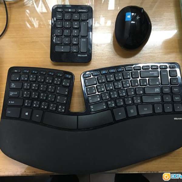 Microsoft Keyboard + Mouse: Sculpt Ergonomic Desktop