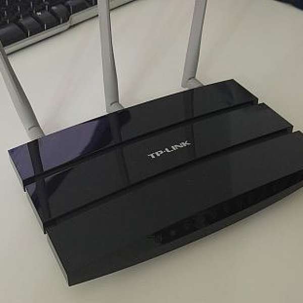 TP-LINK TL-WR1043NDV2 300Mbps WiFi Router-Gigabit Ethernet