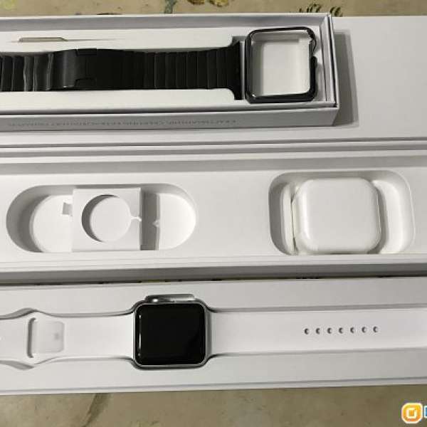 Apple Watch S2 銀色框，白色帶
