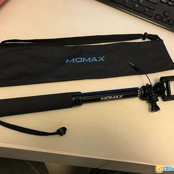 MOMAX SelfiFit Bluetooth Seldie Pod (99% New)