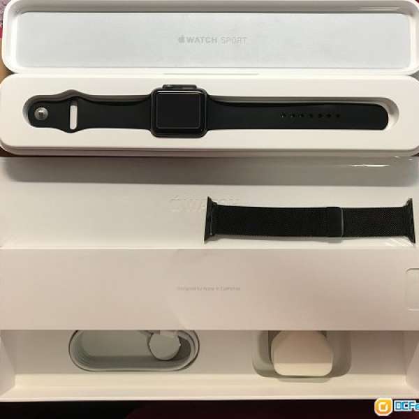 42mm Apple Watch Sport Black 一代 配 "原裝黑色磁石鋼帶" 及運動錶帶 (請留意描述)