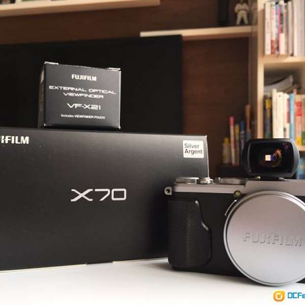Fujifilm X70 (Silver) + Fujifilm External Optical Viewfinder XF-X21