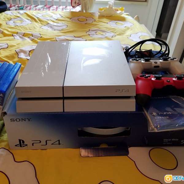 PS4 500GB (White) with two controllers + 5 games