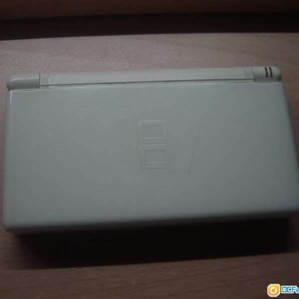 清貨 任天堂 NINTEND DS LITE 遊戲機連R4咭及 2G遊戲記憶咭,只售HK$70(不議價)請看...