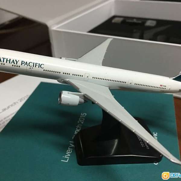 國泰 Cathay Pacific 波音 777 最新版  飛機模型 玩具模型收藏  另跟限量USB /機座