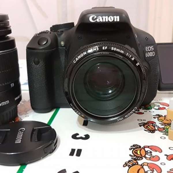 平放Canon 600D 連兩鏡(EFS18-55mm kit len + EF50mm f/1.8 II)