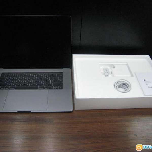 Apple 15 吋 MacBook Pro Touch Bar-太空灰 9成99新,5個月機,有盒全套,行貨,保養至...
