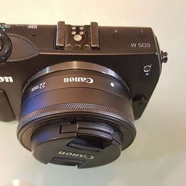 Canon EOS M -  8成半新,連f2.0鏡頭