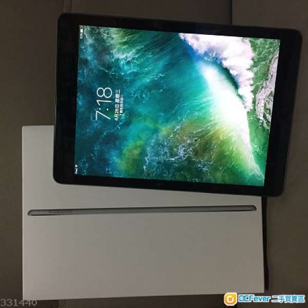 iPad Air2 16GB WIFI 黑灰，愛機之人，但有小花，現放$2000