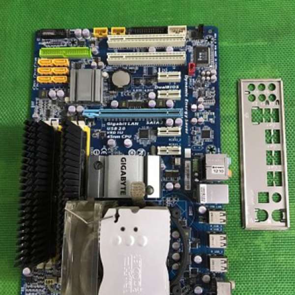 GA-EP45-UD3L(Socket 775)連Intel Core 2 Quad Q8300 DDR 2 6g ram