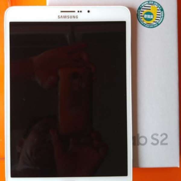 Samsung Tab S2 8" (4G) T715 - White (including 2 sets of new cases)