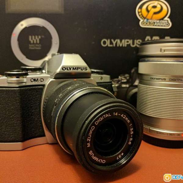 Olympus OM-D E-M10 連 14-42mm 及 40-150mm Lenses