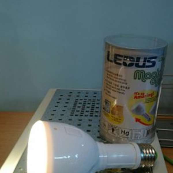 全新 LEDUS LED 神奇燈膽 E27. 4W 黃光