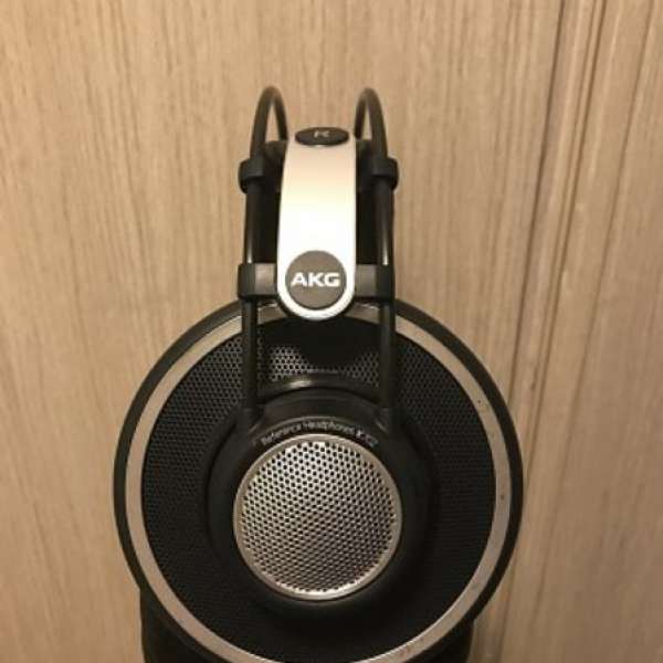 AKG K702