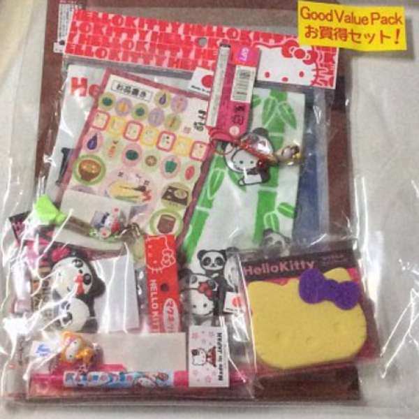 日本Hello Kitty 福袋（內有十樣物品）
