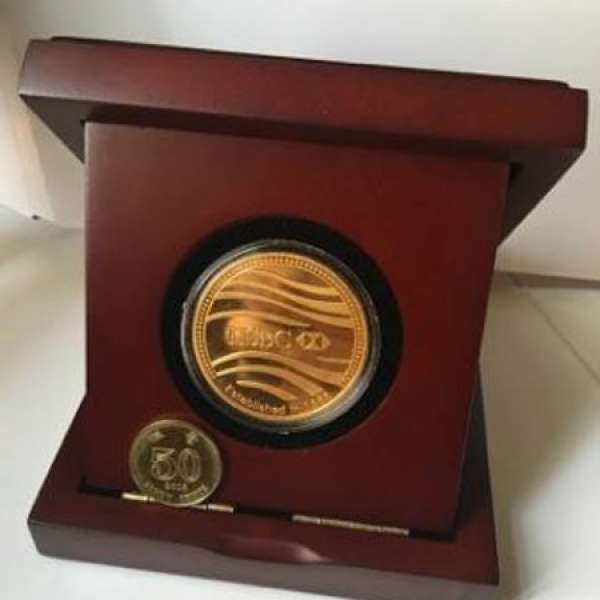 100%全新HSBC Commemorative 24K Gold-Plated Medallion