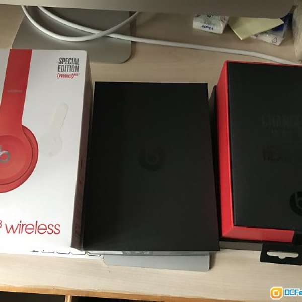 Beats solo 3 wireless , red