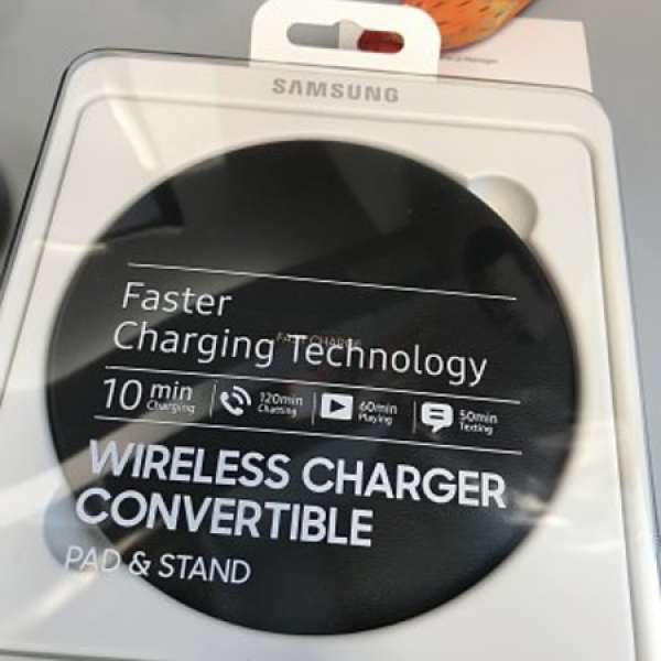 99.9% new Samsung Wireless Charger Convertible pad and stand  (S8 S8+)
