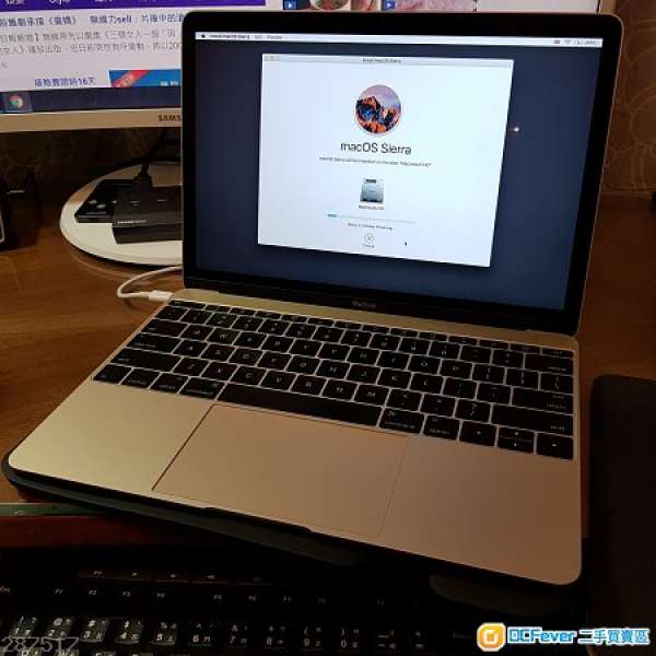 Macbook 12 (early 2015) 512 GB ssd 8gb ram,95% new